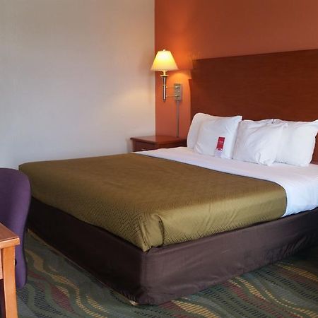 Econo Lodge Mcpherson Extérieur photo