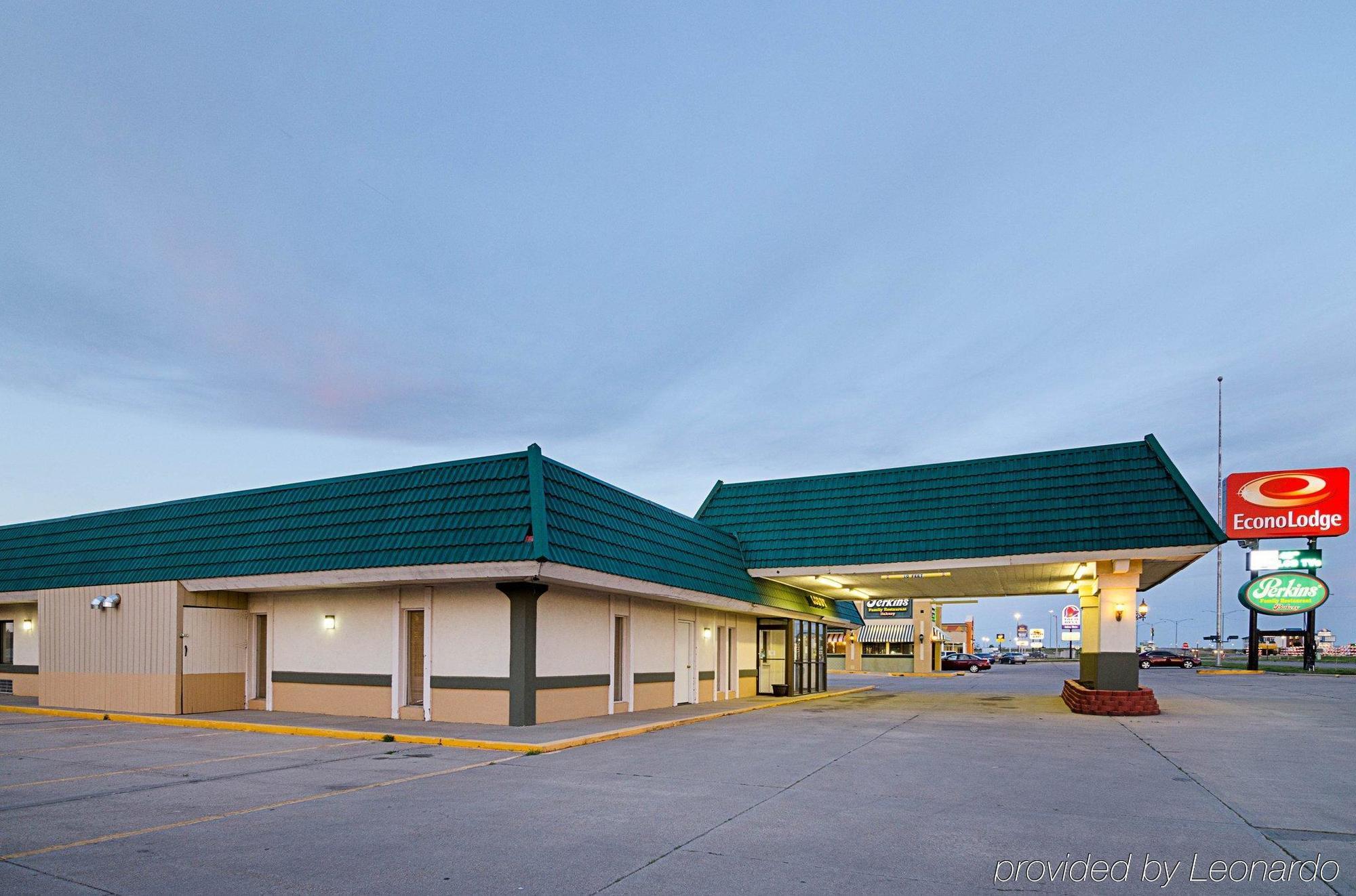 Econo Lodge Mcpherson Extérieur photo