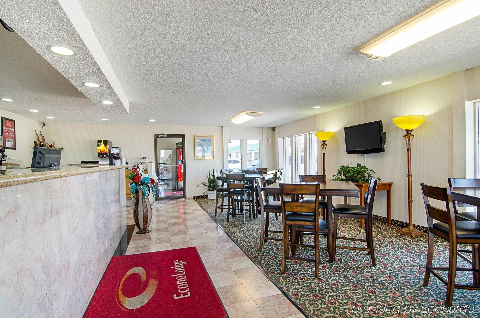 Econo Lodge Mcpherson Extérieur photo