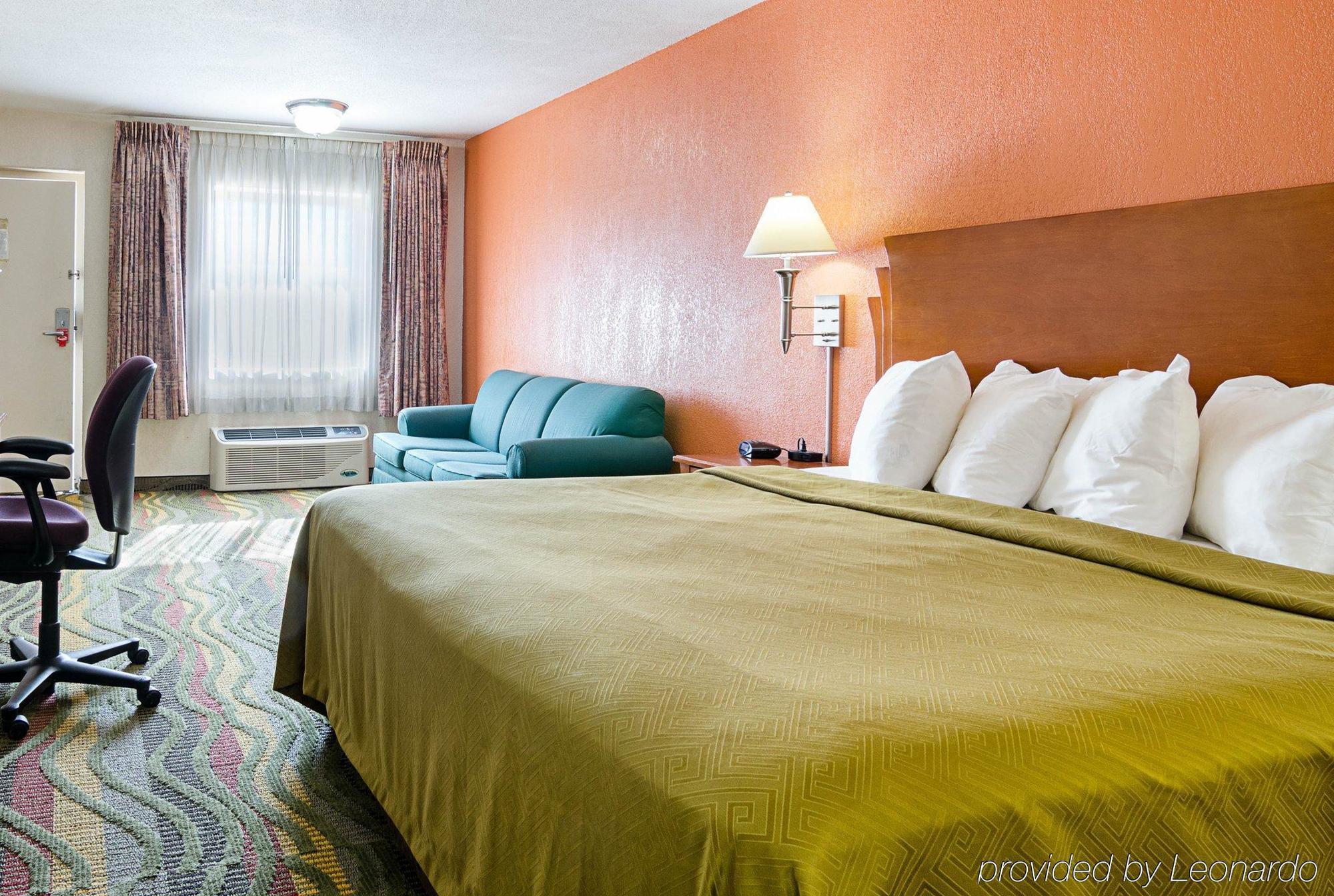 Econo Lodge Mcpherson Extérieur photo