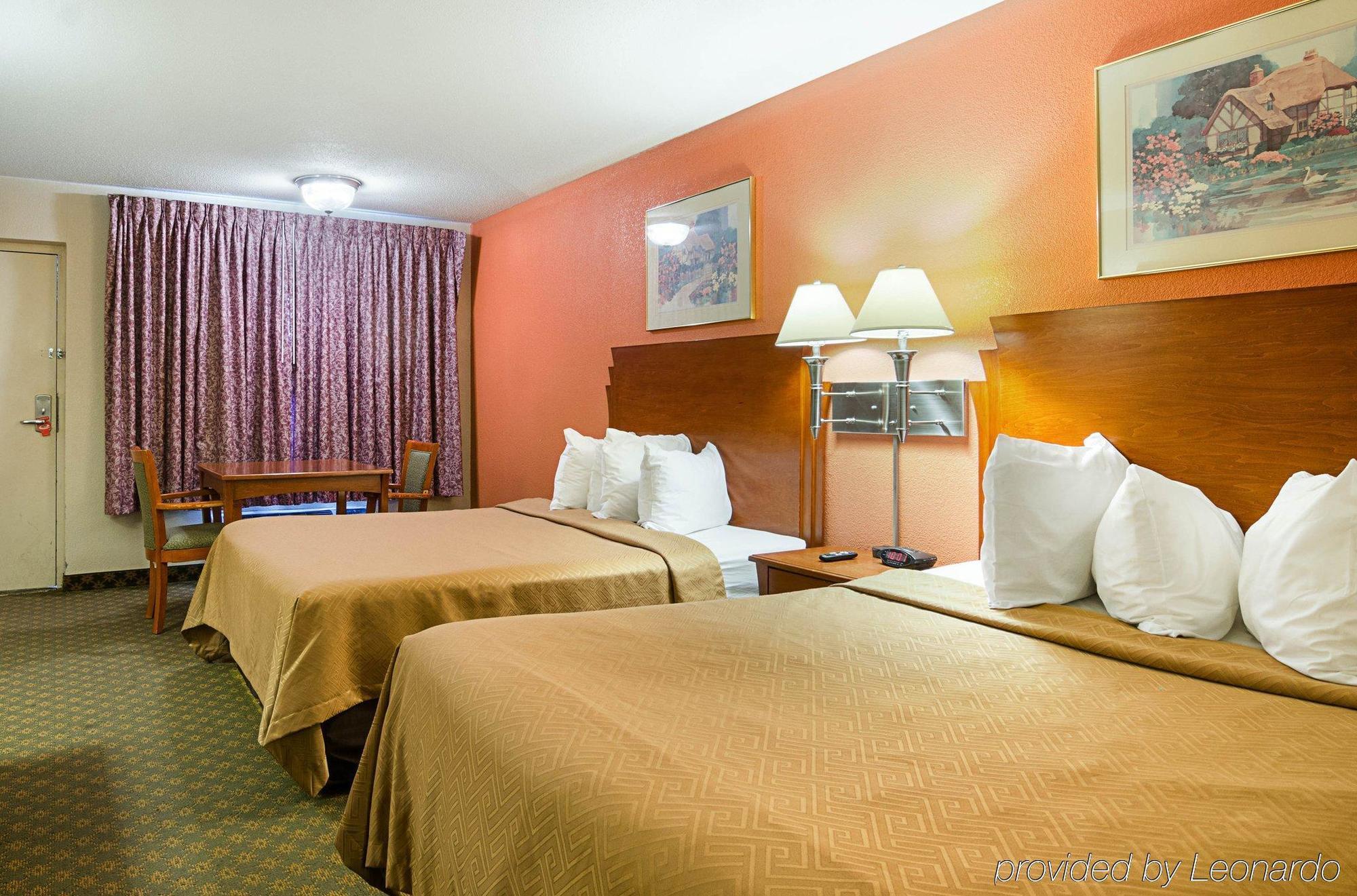 Econo Lodge Mcpherson Extérieur photo