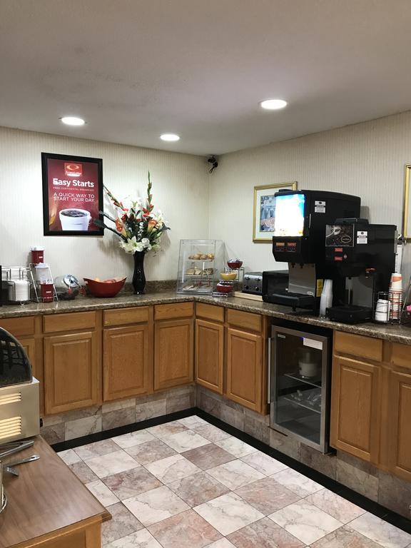 Econo Lodge Mcpherson Extérieur photo