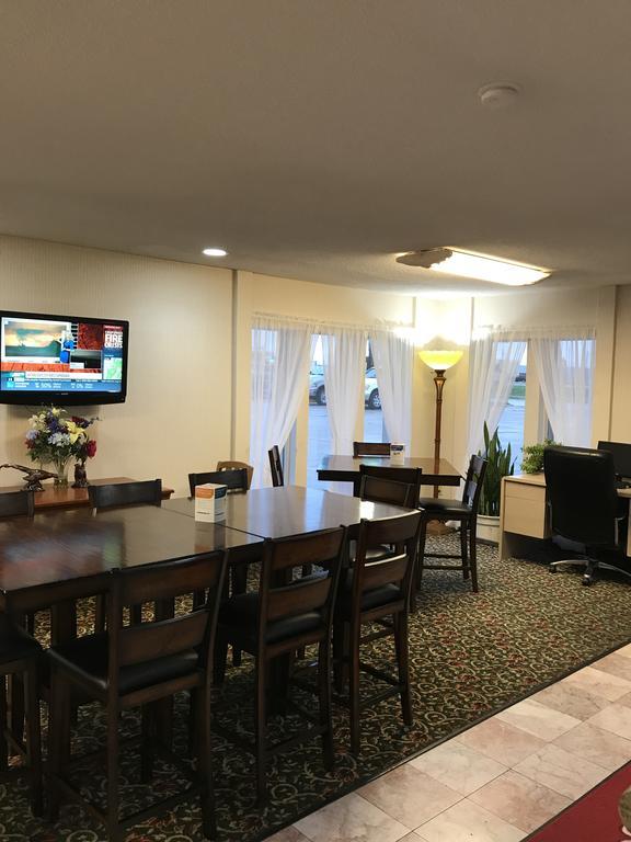 Econo Lodge Mcpherson Extérieur photo
