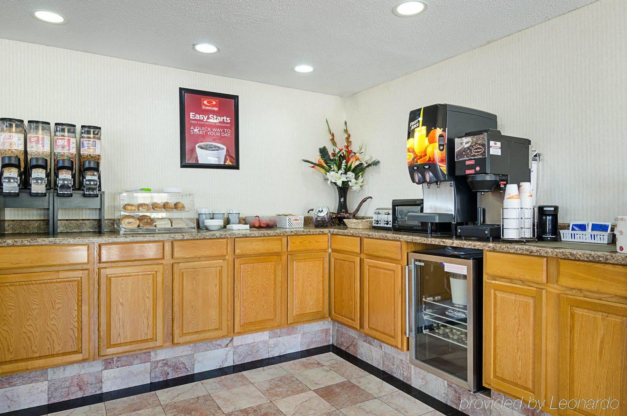 Econo Lodge Mcpherson Extérieur photo