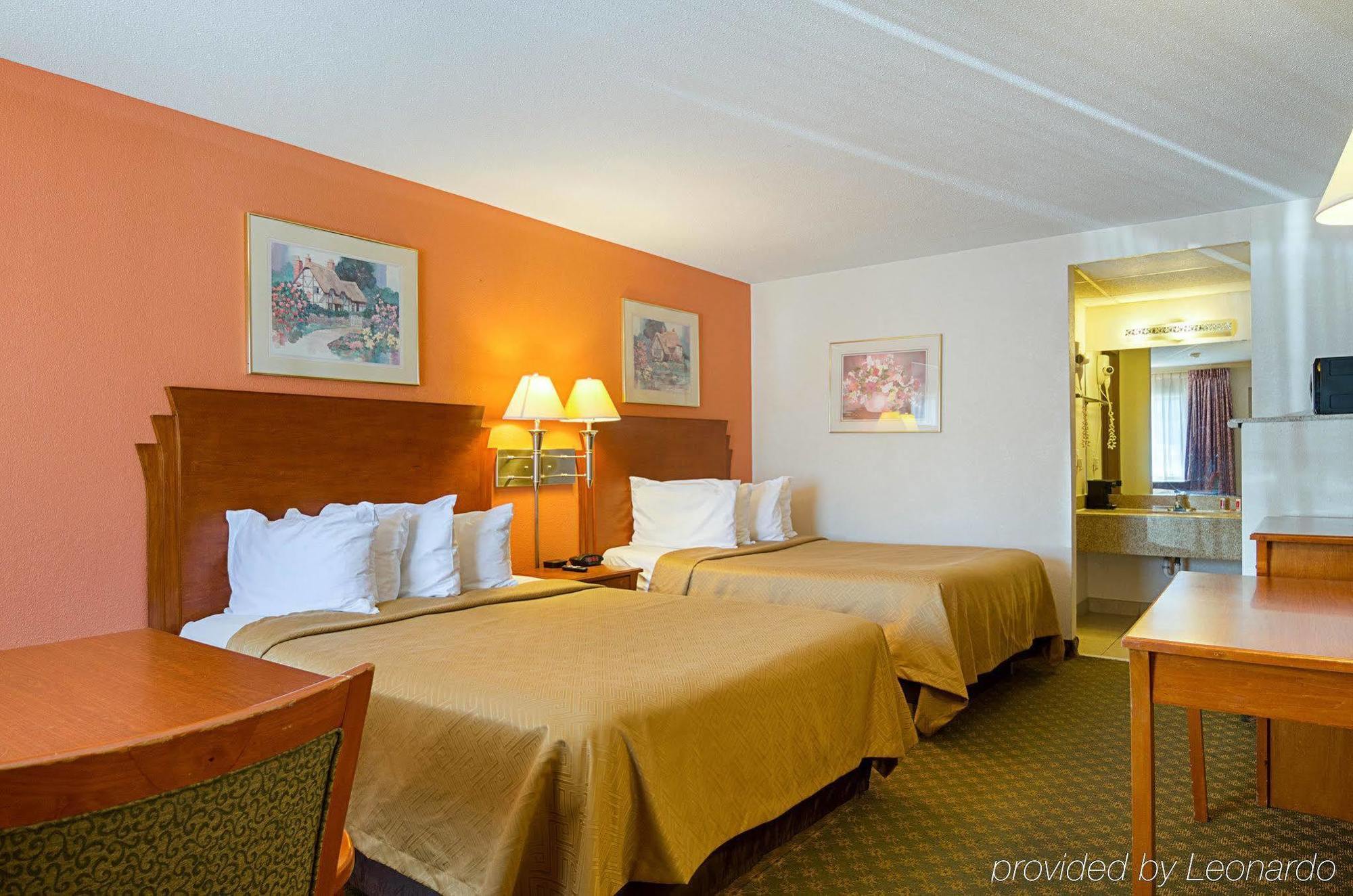 Econo Lodge Mcpherson Extérieur photo