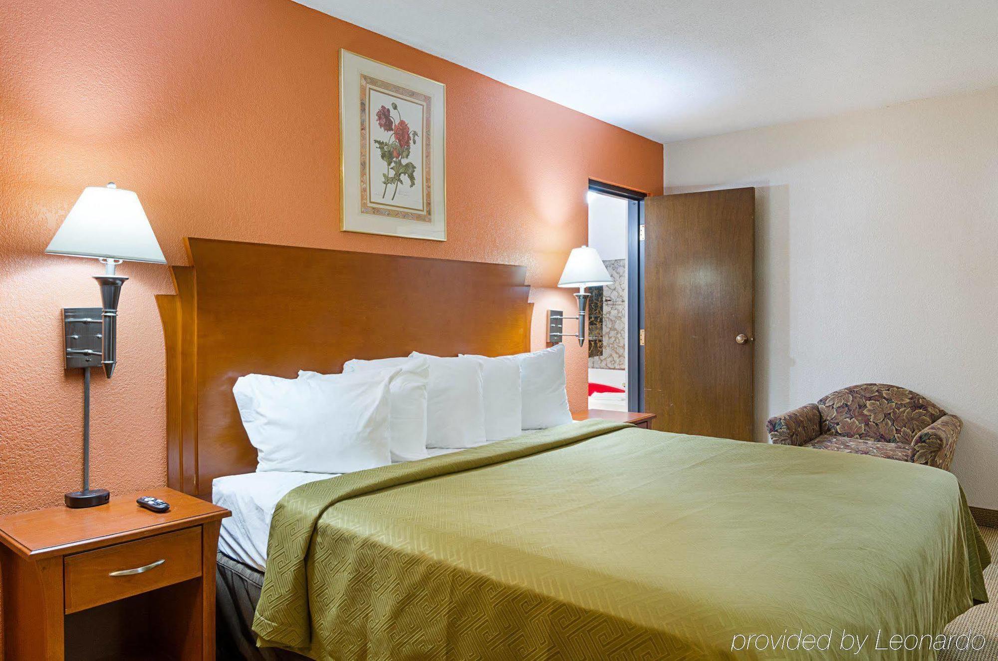 Econo Lodge Mcpherson Extérieur photo